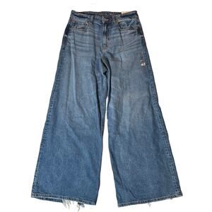 America Eagle NWT Wide Leg Strigid Light Distressed Jeans size 4